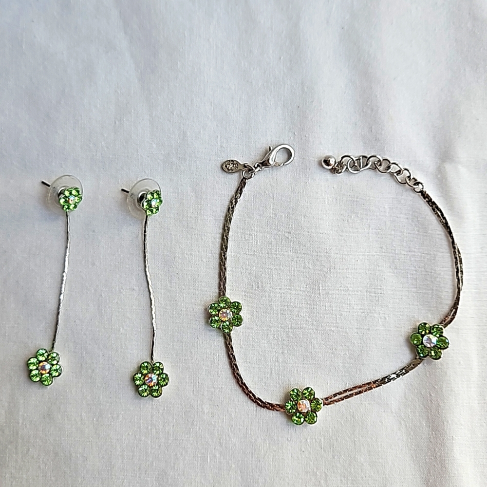 Aloha Premier Designs Green Flower Bracelet and Earings Set size 7-8